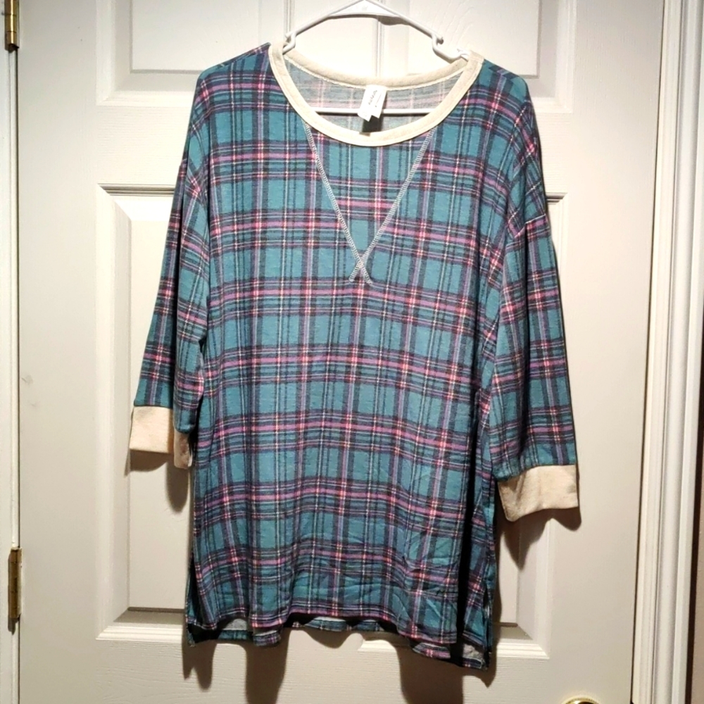 Cute teal and pink Honeyme top